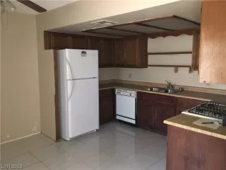 Photo #4: 2490937 Listing 