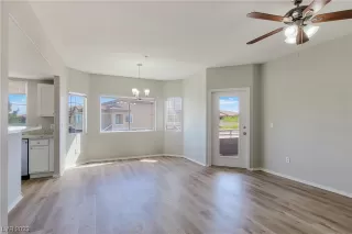 Photo #3: 2490955 Listing