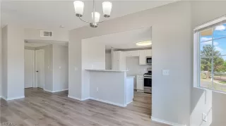 Photo #6: 2490955 Listing