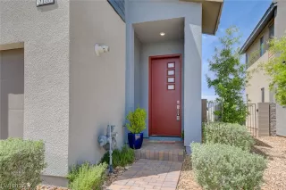 Photo #2: 2490987 Listing