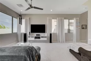 Photo #6: 2490987 Listing