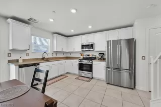 Photo #2: 2491010 Listing 