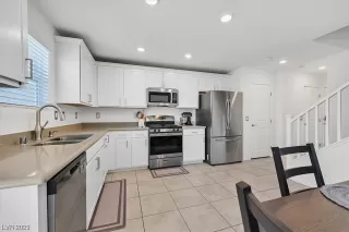 Photo #3: 2491010 Listing 