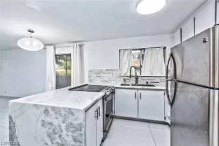 Photo #3: 2491012 Listing 