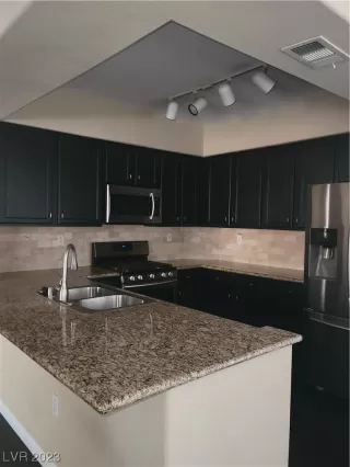 Photo #2: 2491064 Listing 