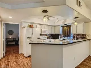 Photo #2: 2491106 Listing 