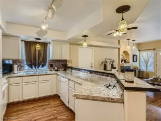 Photo #3: 2491106 Listing 