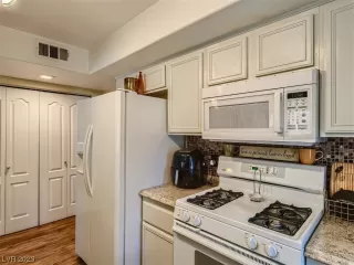 Photo #4: 2491106 Listing 