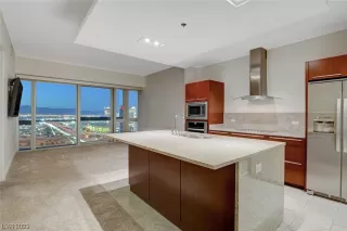 Photo #5: 2491163 Listing 