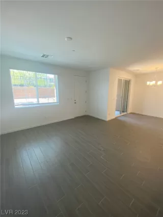 Photo #3: 2491165 Listing 