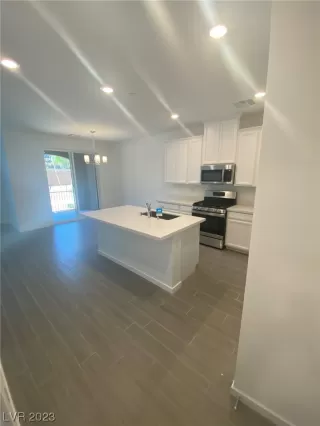 Photo #5: 2491165 Listing 