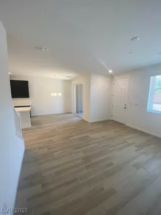 Photo #4: 2491201 Listing 