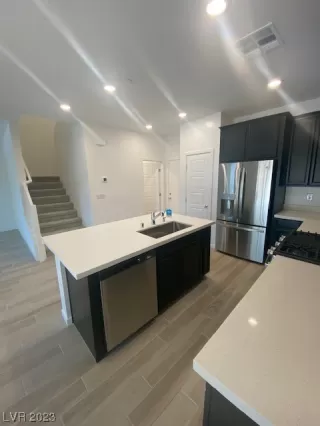 Photo #6: 2491201 Listing 