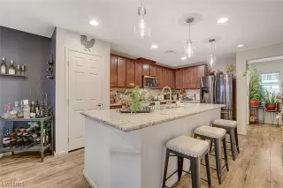 Photo #5: 2491203 Listing