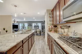 Photo #6: 2491203 Listing