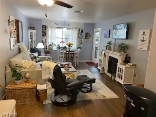 Photo #2: 2491218 Listing