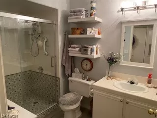 Photo #5: 2491218 Listing