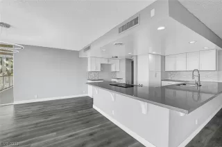 Photo #3: 2491222 Listing