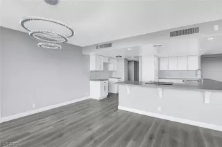 Photo #5: 2491222 Listing