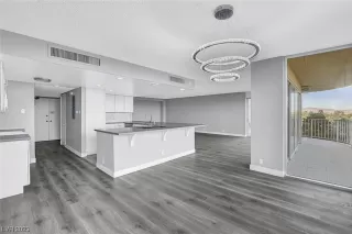 Photo #6: 2491222 Listing