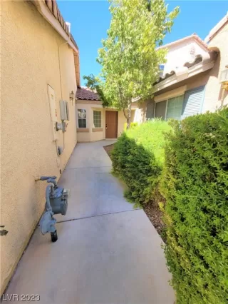 Photo #3: 2491378 Listing