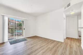 Photo #3: 2491392 Listing