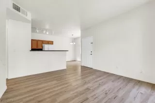 Photo #5: 2491392 Listing