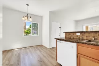 Photo #6: 2491392 Listing