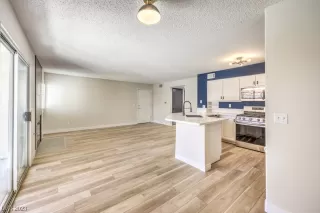 Photo #6: 2491419 Listing 