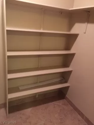 Photo #5: 2491427 Listing