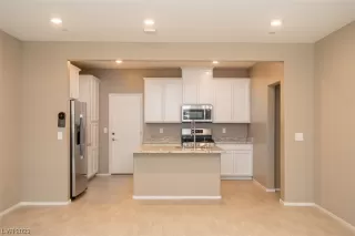 Photo #3: 2491432 Listing 