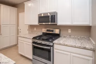 Photo #5: 2491432 Listing 