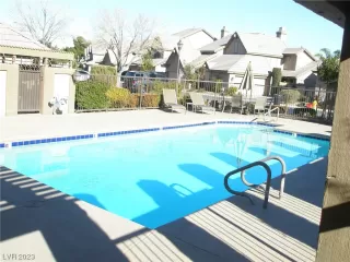 Photo #5: 2491433 Listing 
