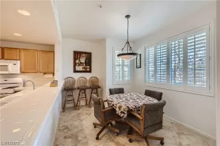 Photo #5: 2491451 Listing 