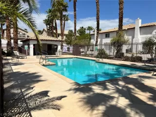 Photo #3: 2491470 Listing 