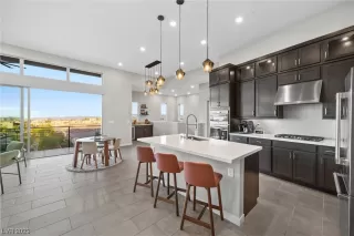 Photo #1: 2491473 Listing 