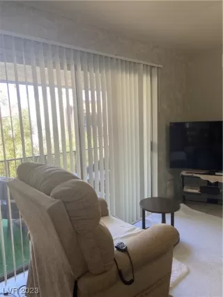 Photo #5: 2491479 Listing 