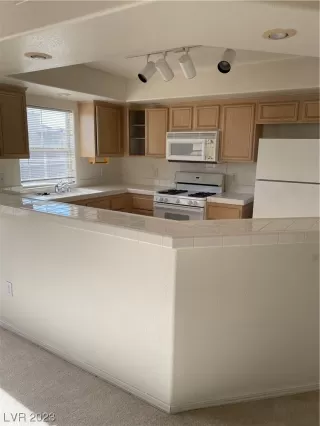 Photo #4: 2491484 Listing 