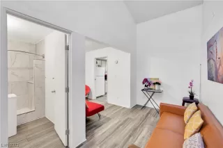 Photo #6: 2491533 Listing