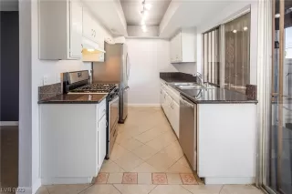 Photo #5: 2491539 Listing 