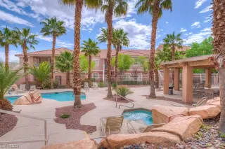 Photo #6: 2491557 Listing