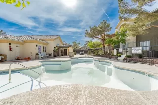 Photo #4: 2491571 Listing