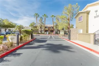 Photo #6: 2491571 Listing