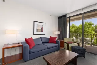 Photo #6: 2491606 Listing 