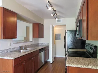 Photo #2: 2491612 Listing 