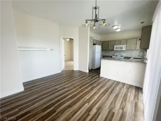 Photo #6: 2491639 Listing 