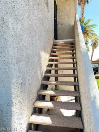 Photo #3: 2491651 Listing