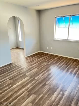 Photo #5: 2491651 Listing