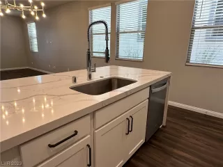 Photo #4: 2491675 Listing 