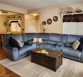 Photo #3: 2491686 Listing